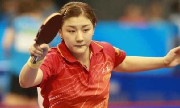 只见她沉着 只见她沉着